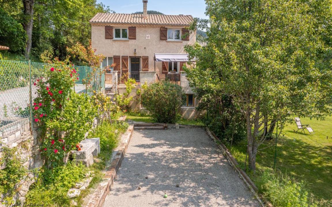 Saint-Andre-les-Alpes House | 100 m² Gîte ∙ 3 bedrooms ∙ 6 guests