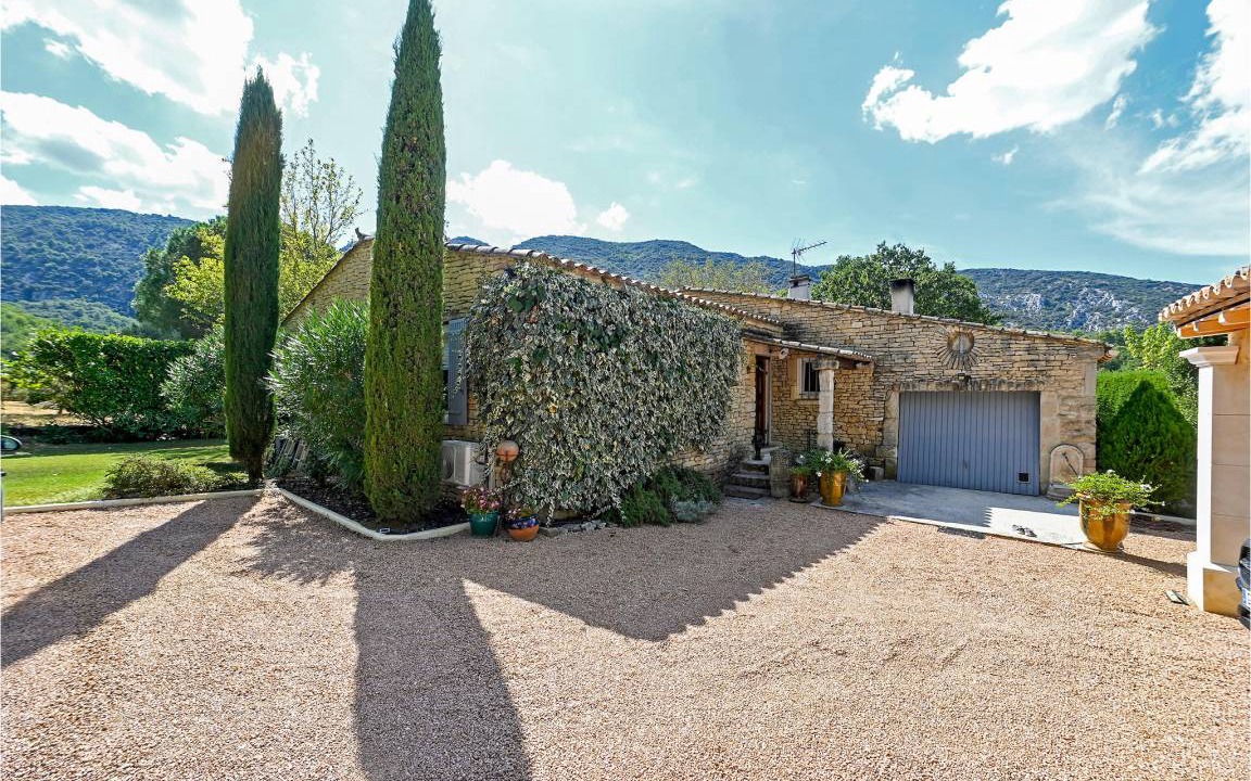 Maubec House | 110 m² House ∙ 3 bedrooms ∙ 6 guests