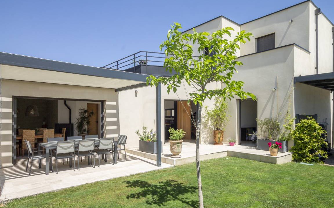Vedene Villa | 110 m² Villa ∙ 2 bedrooms ∙ 4 guests