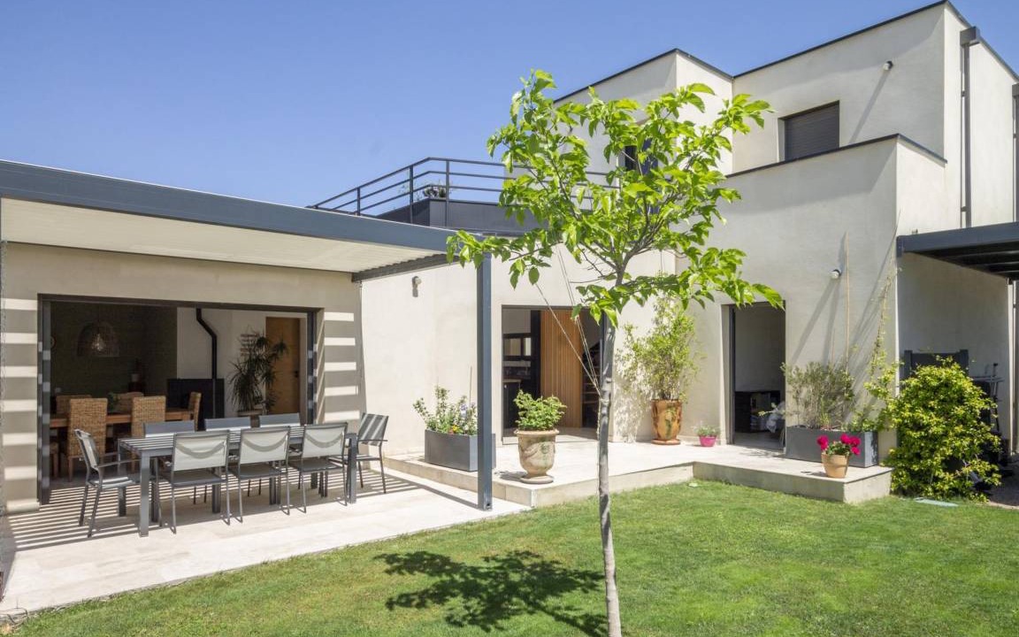 Vedene Villa | 110 m² Villa ∙ 2 bedrooms ∙ 4 guests