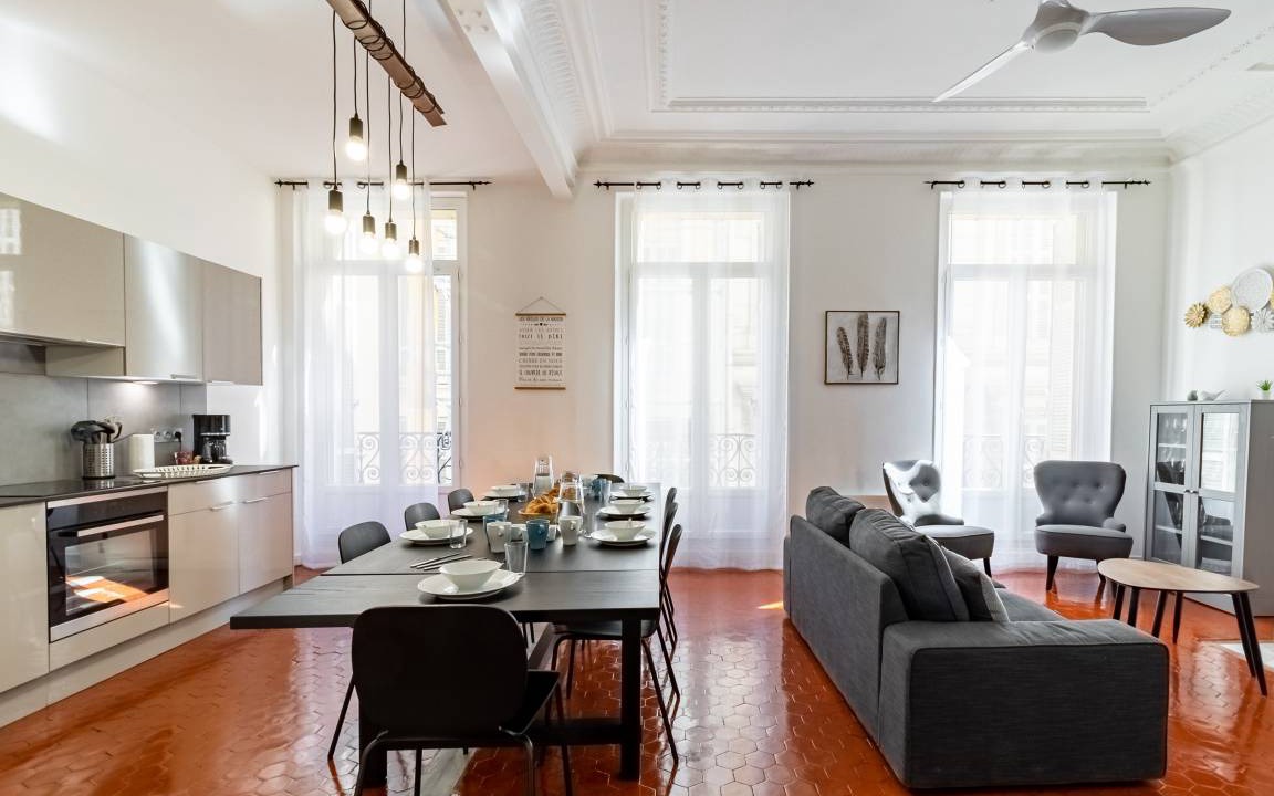 Noailles Apartment | 120 m² Apartment ∙ 5 bedrooms ∙ 10 guests
