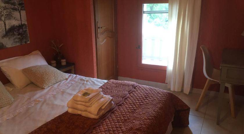 Jonquerettes Bed & Breakfast | 120 m² Bed and breakfast ∙ 3 bedrooms ∙ 6 guests
