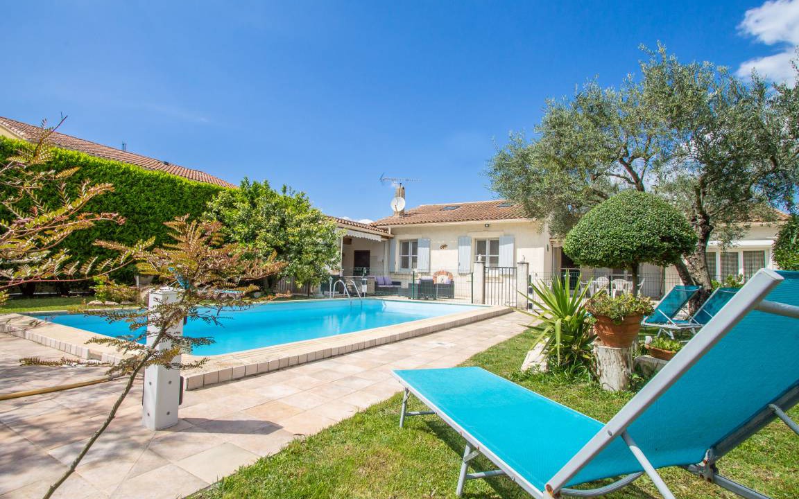 Maillane House | 120 m² House ∙ 3 bedrooms ∙ 6 guests
