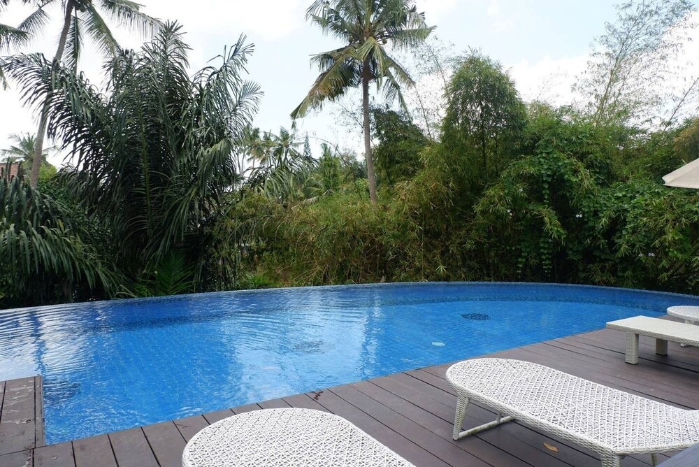 Kutuh Kaja Villa | 1BR Studio Room w/ Jungle View in Ubud Center (2)
