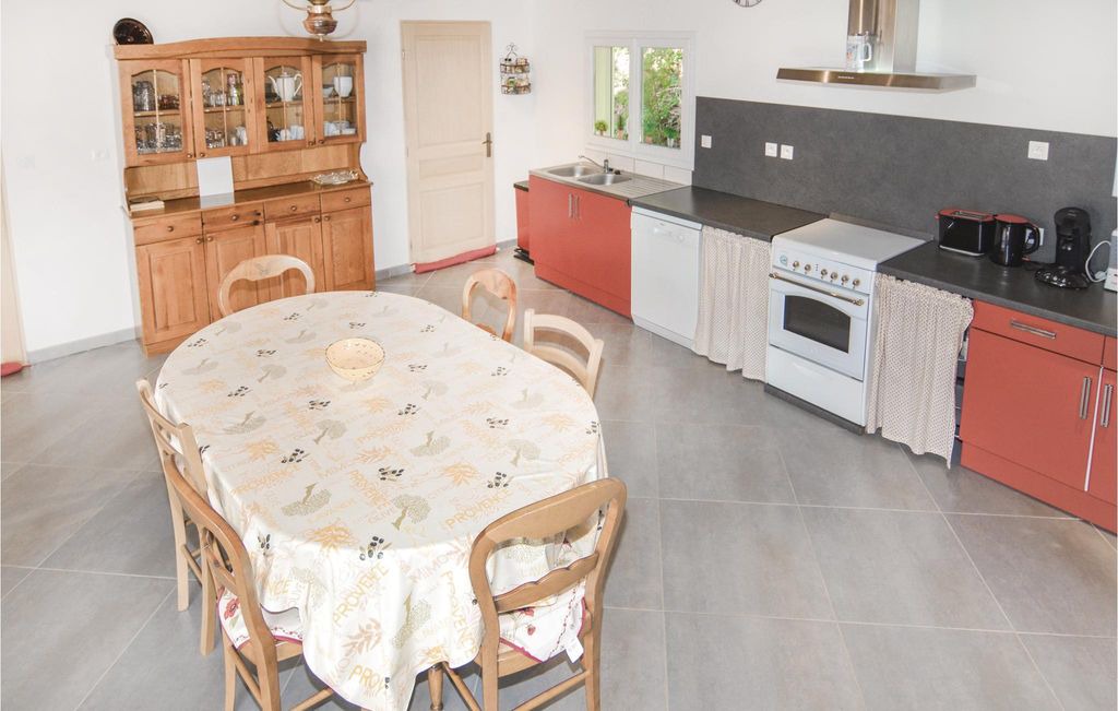 Eyragues House | 2 bedroom accommodation in Eyragues