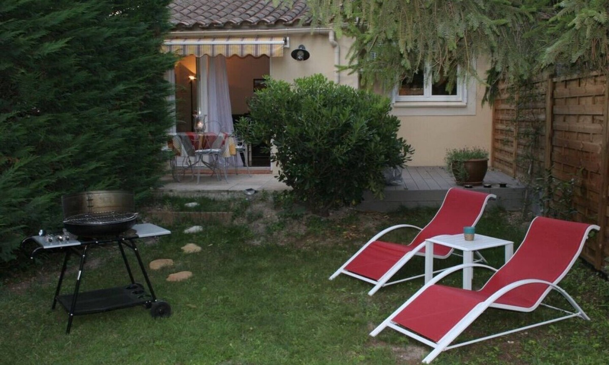 The Ground | Saint-Saturnin-les-Avignon