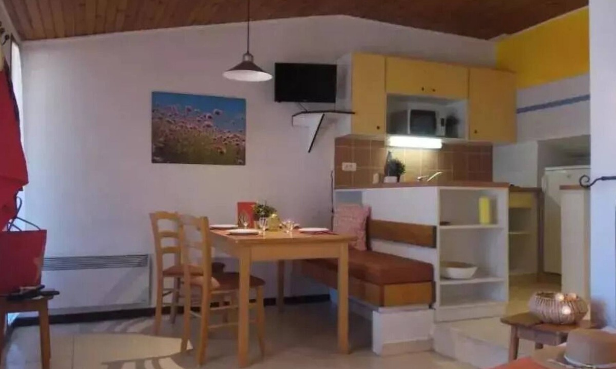 Vvf Villages The Of Luberon People | Murs