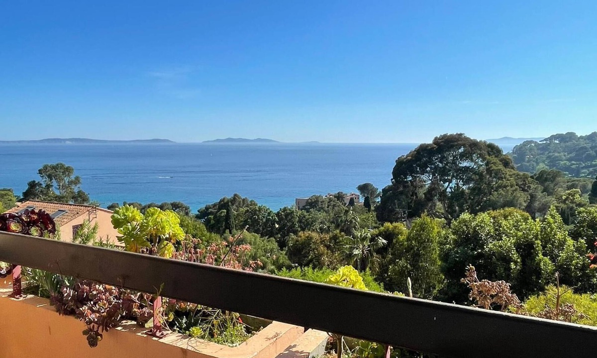 Le Rayol Apartment | 2 ROOMS EXCEPTIONAL SEA VIEW 5 min WALK FROM BEACH AND RAYOL VILLAGE (VAR)