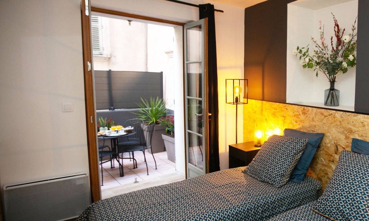 Old Town Apartment | 2 rooms with patio - center of Toulon