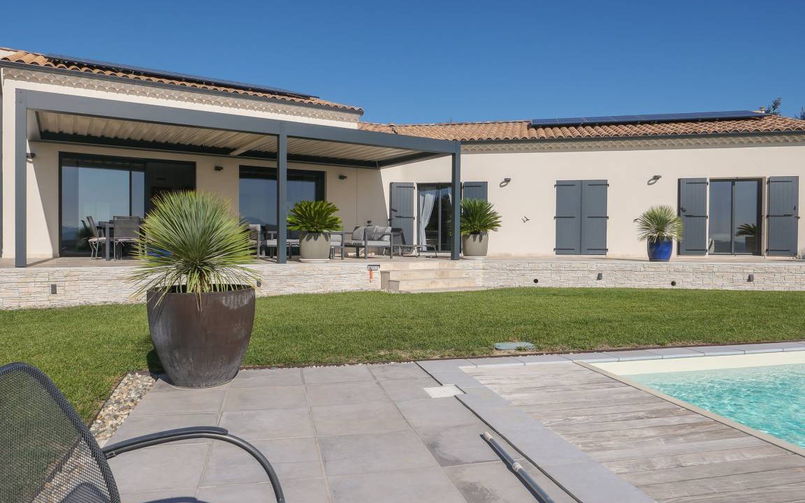 Saint-Restitut Villa | 230 m² Villa ∙ 3 bedrooms ∙ 6 guests