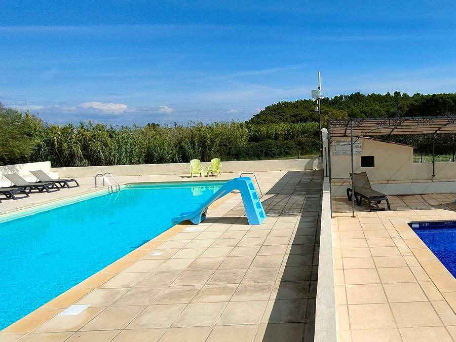 Saint-Mitre-les-Remparts House | 24 m² Mobile home ∙ 2 bedrooms ∙ 4 guests