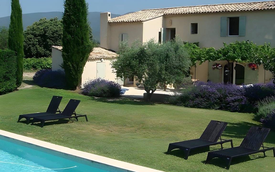Cucuron House | 240 m² House ∙ 4 bedrooms ∙ 9 guests