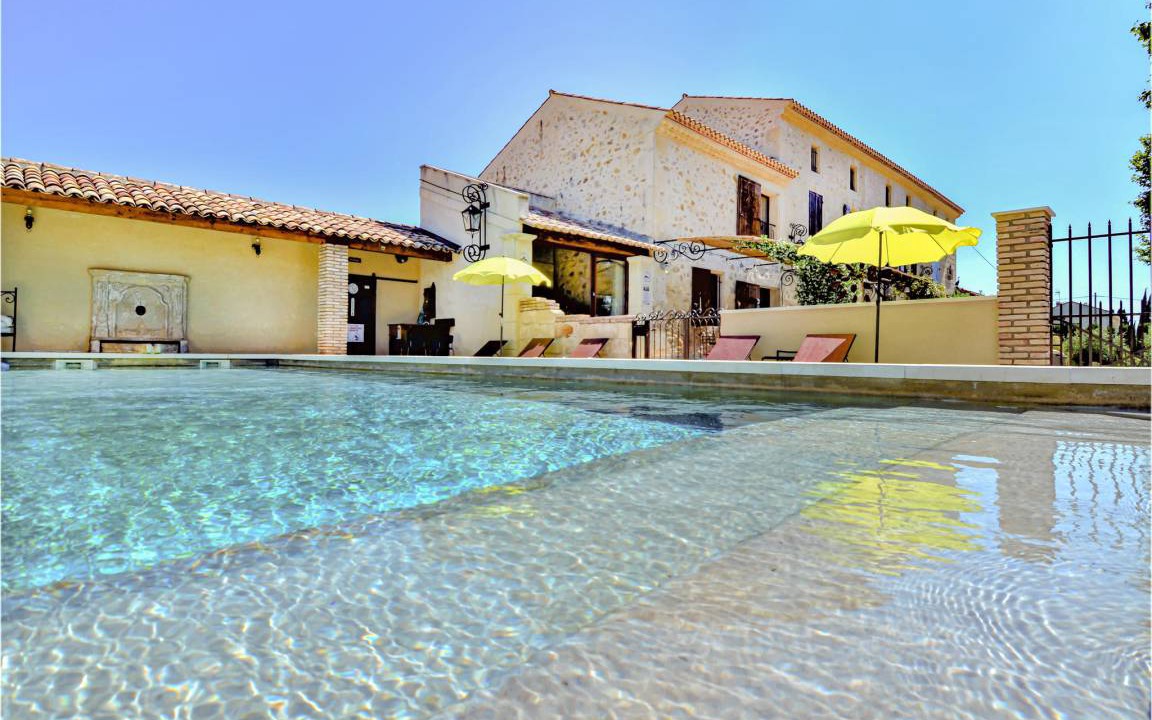 Vallabregues House | 247 m² House ∙ 6 bedrooms ∙ 16 guests