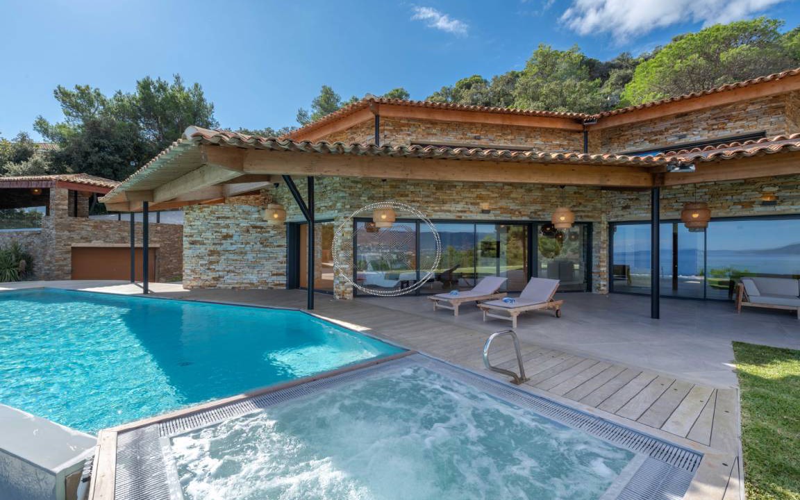 Cap Benat House | 280 m² House ∙ 6 bedrooms ∙ 14 guests