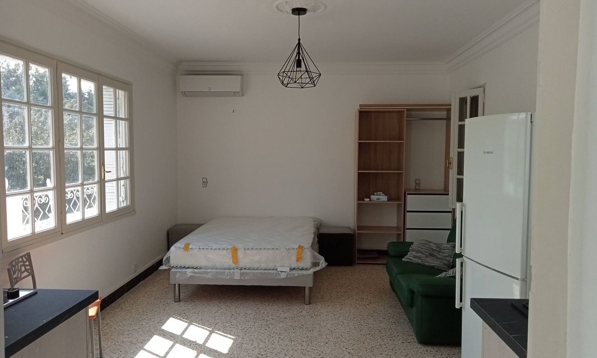 Le Pontet Apartment | 3 kms from Avignon, quiet 40 m² studio, ideal for 2 people