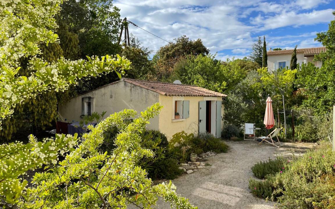 Cabrieres-d'Avignon Apartment | 30 m² Apartment ∙ 1 bedroom ∙ 2 guests