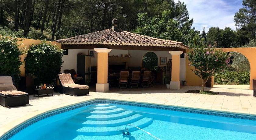 Cuges-les-Pins Bed & Breakfast | 30 m² Bed and breakfast ∙ 2 guests