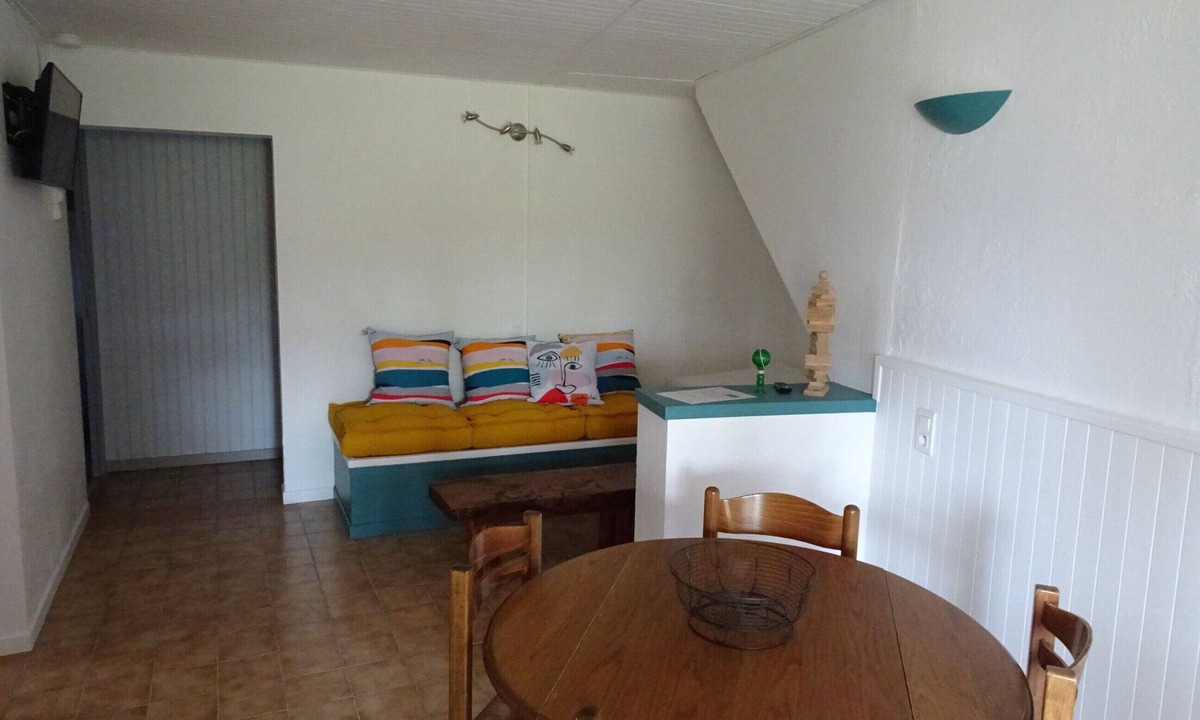 Venterol Apartment | 4/5 person south-facing gite with covered terrace & swimming pool