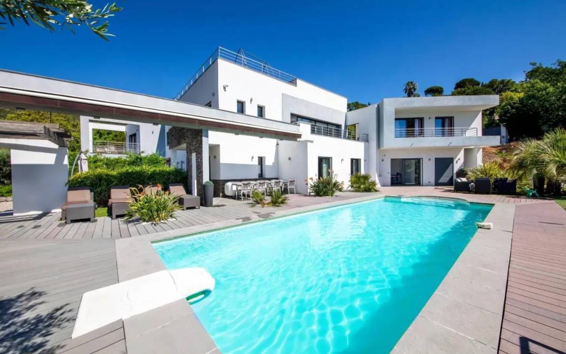 Cavaliere Villa | 400 m² Villa ∙ 9 bedrooms ∙ 20 guests