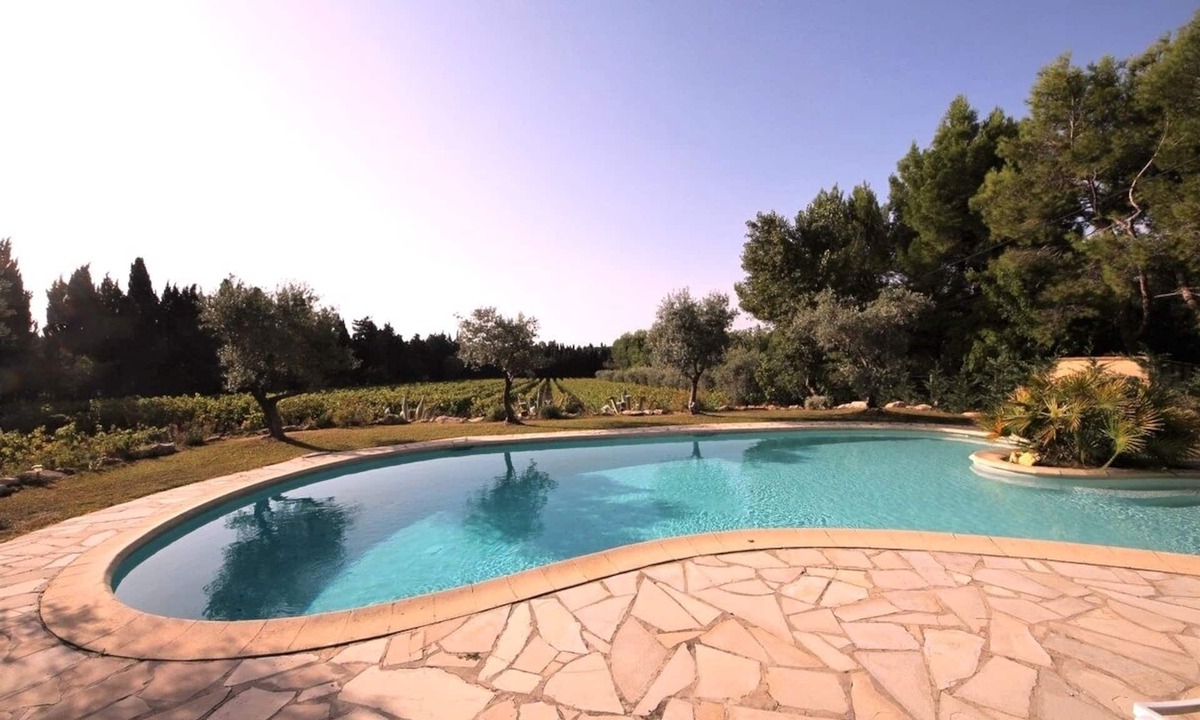 Eyragues House | 5 bedroom private vacation home in eyragues