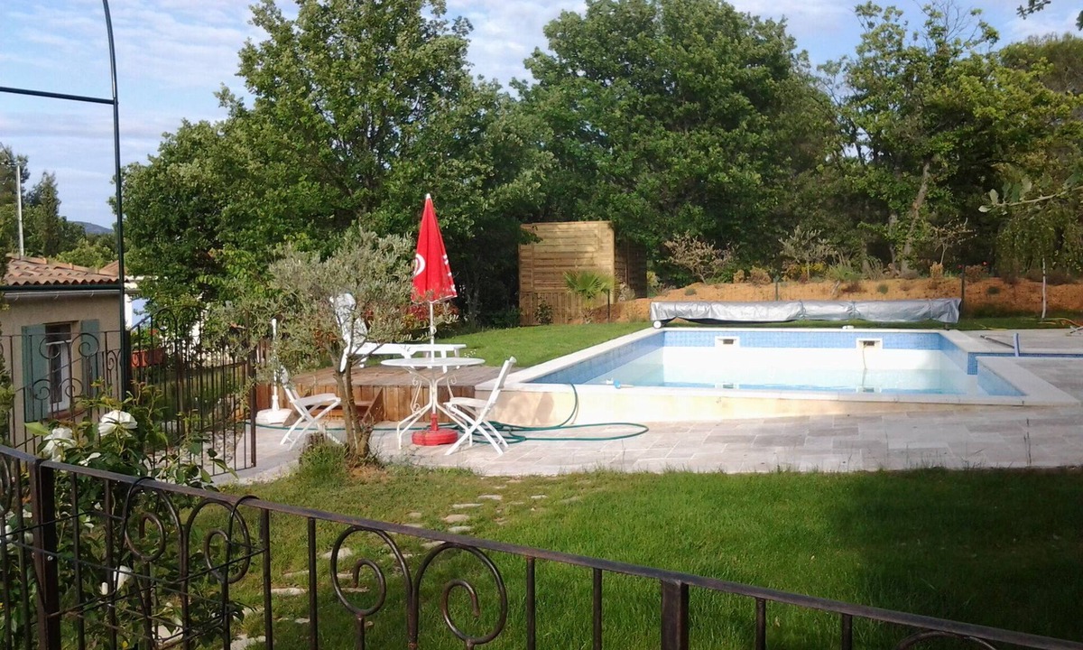 Jouques House | 5 bedroom villa in hill - Handi-pool access - near Aix en Provence