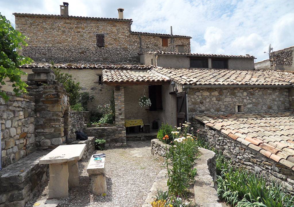 Banon House | 60 m² Gîte ∙ 2 bedrooms ∙ 5 guests
