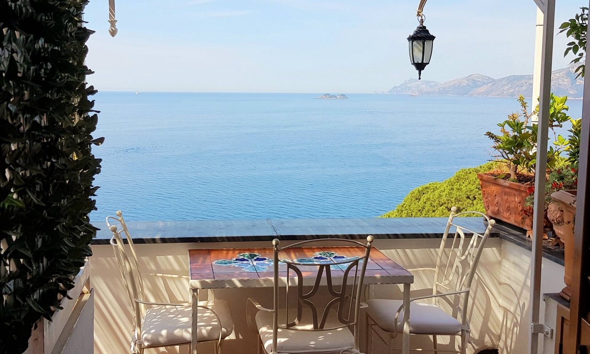 Praiano House | A small pearl in the heart of the Amalfi Coast.