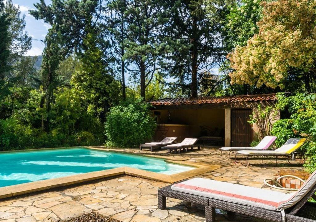 Roquevaire Villa | Adorable villa avec piscine nichée dans la pinède