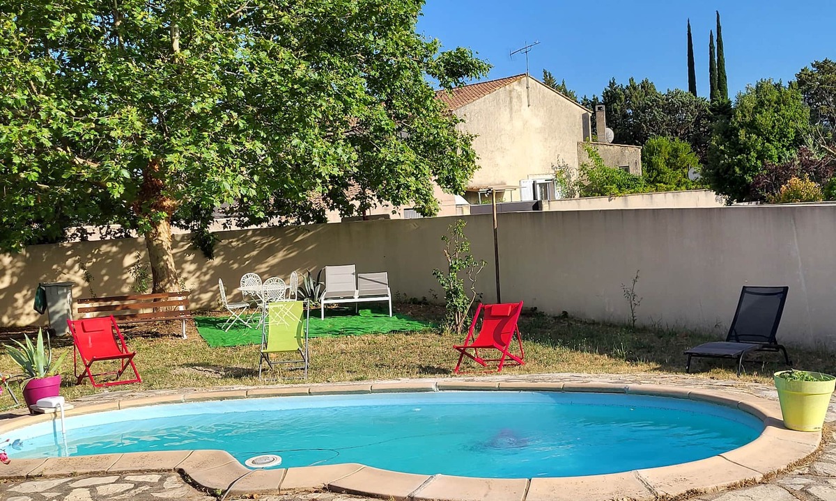 Chateauneuf-de-Gadagne House | Air-conditioned family home + swimming pool, in the heart of Provence, pets welcome