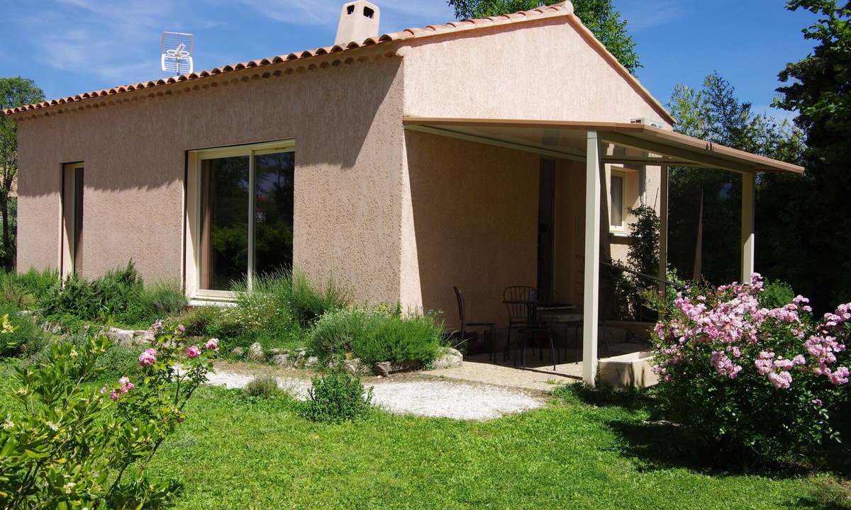 Senas House | Air-conditioned detached house 60m2 with garden