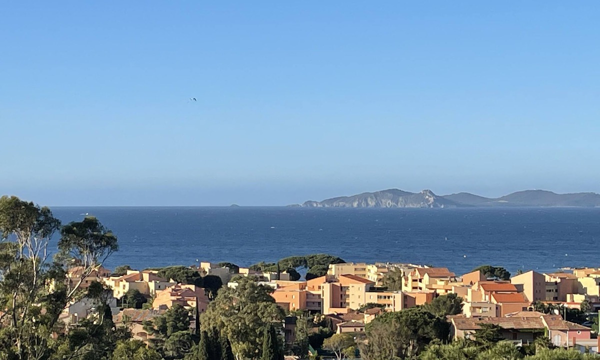La Londe-les-Maures Apartment | Apartement with terrace and splendid sea view