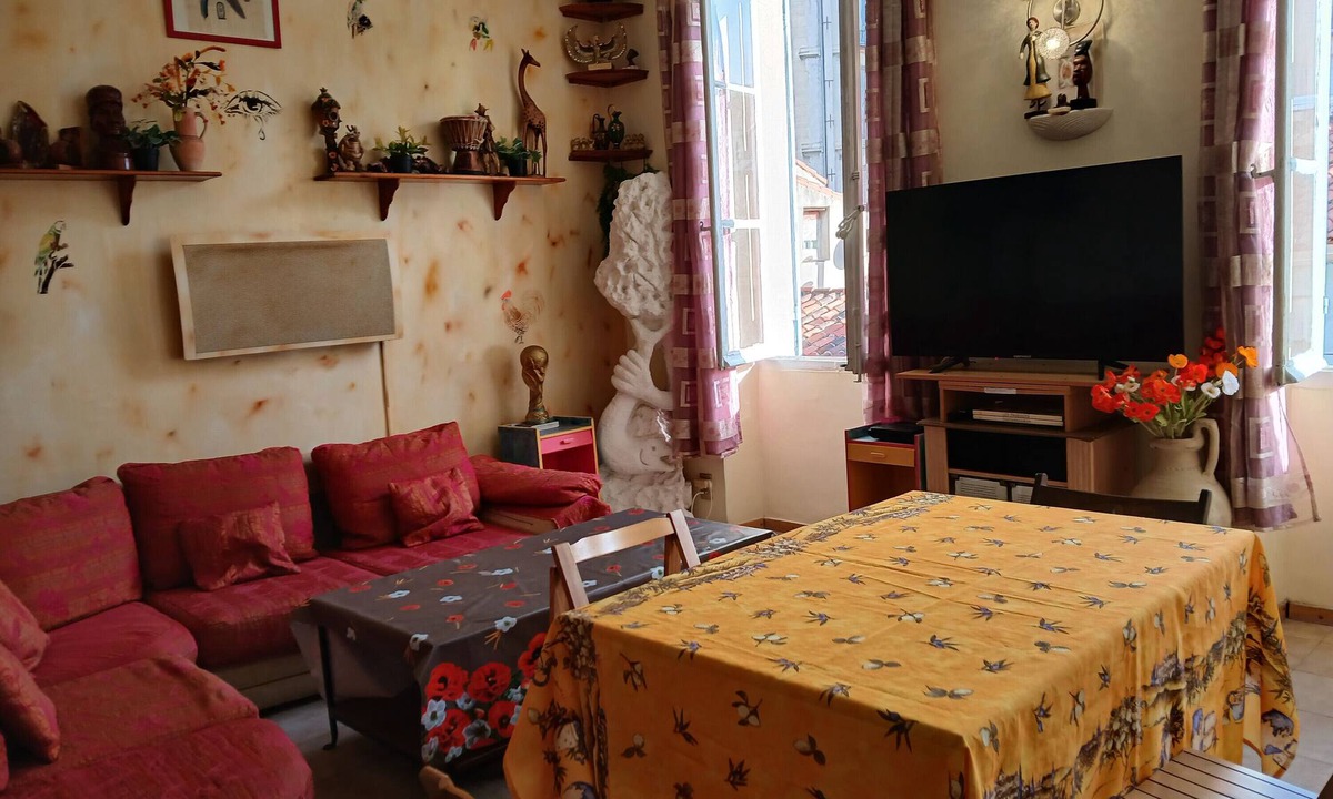 Noailles Apartment | Apartment 'Loft Americain Centre Ville' with Wi-Fi