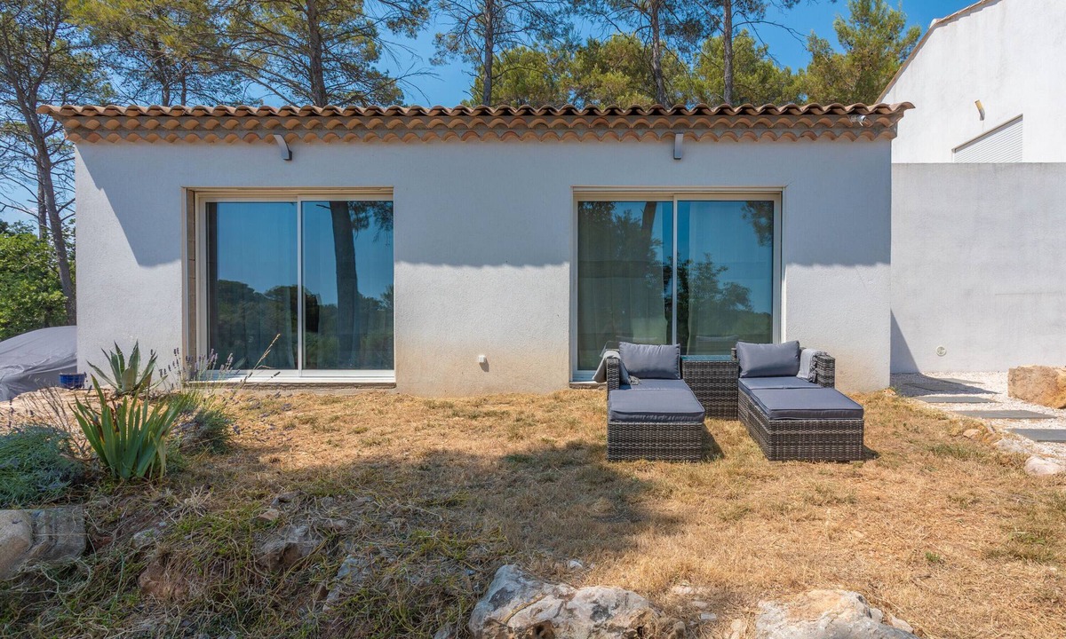 Les Arcs-sur-Argens Apartment | Apartment 'Lou Paradou' with Shared Garden, Wi-Fi and Air Conditioning