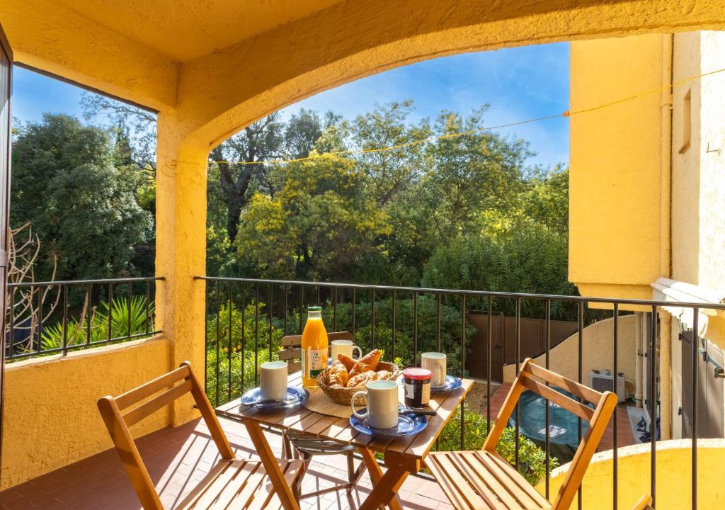 Le Lavandou Apartment | Apartment Saint Clair by Interhome