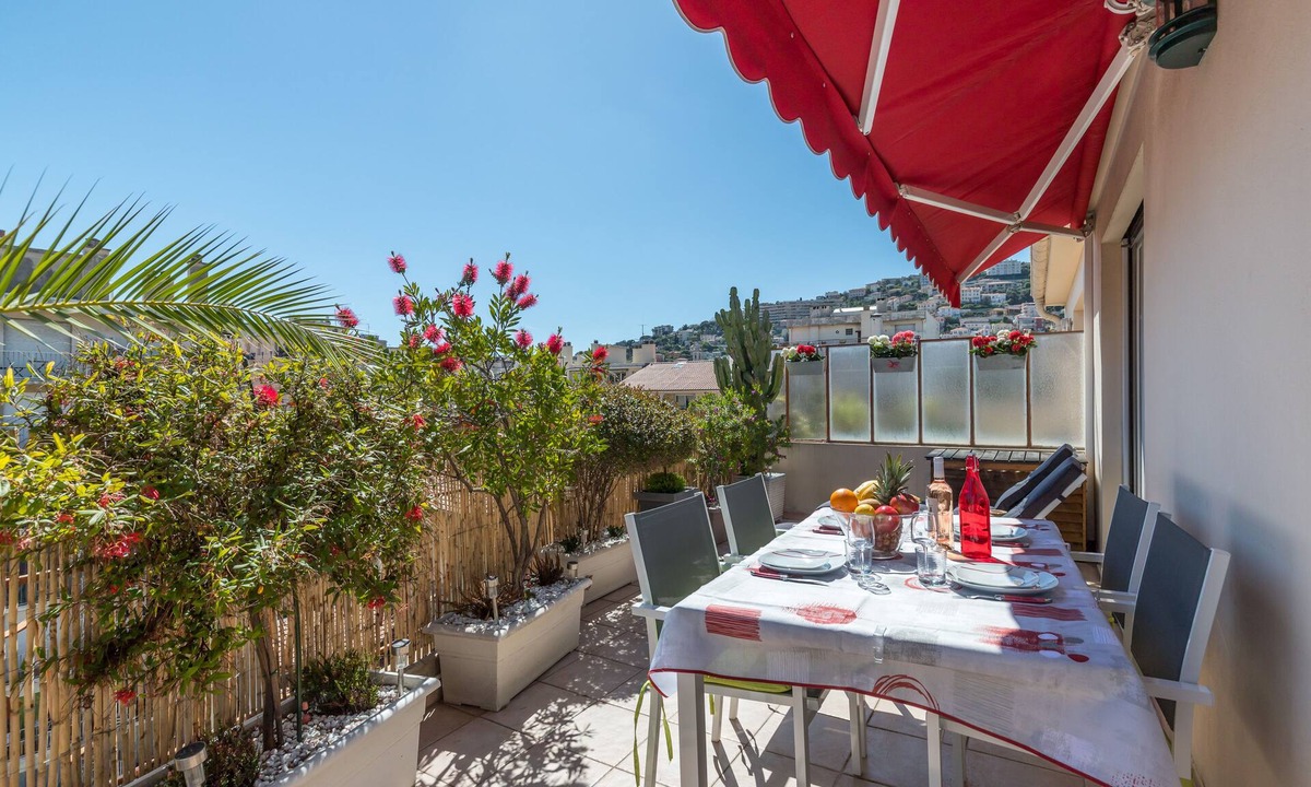 Mantega Apartment | APARTMENT WITH 2 TERRACES, BRIGHT, CENTRAL, AIR CONDITIONING, ELEVATOR, WIFI
