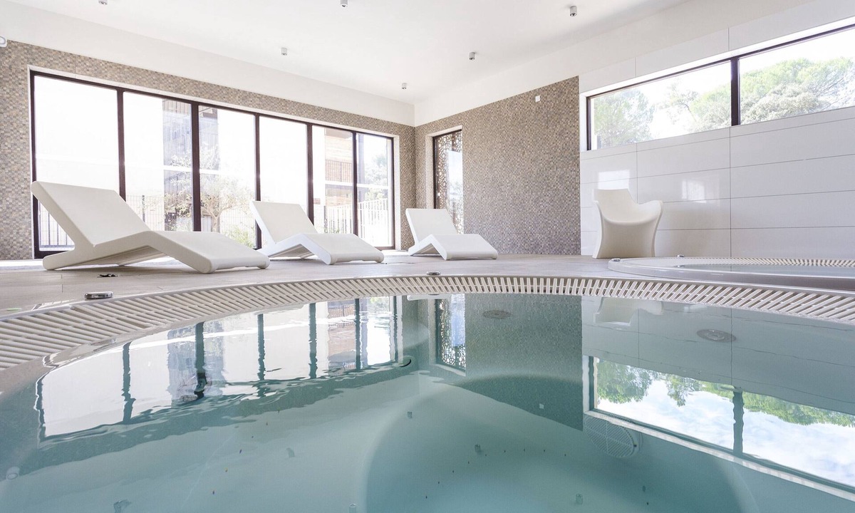 Remoulins Condo | Appart près du Pont du Gard | piscine + Wi-Fi