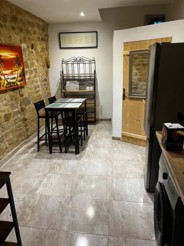 Caromb Apartment | APPARTEMENT CAROMB proche Mont VENTOUX avec clim