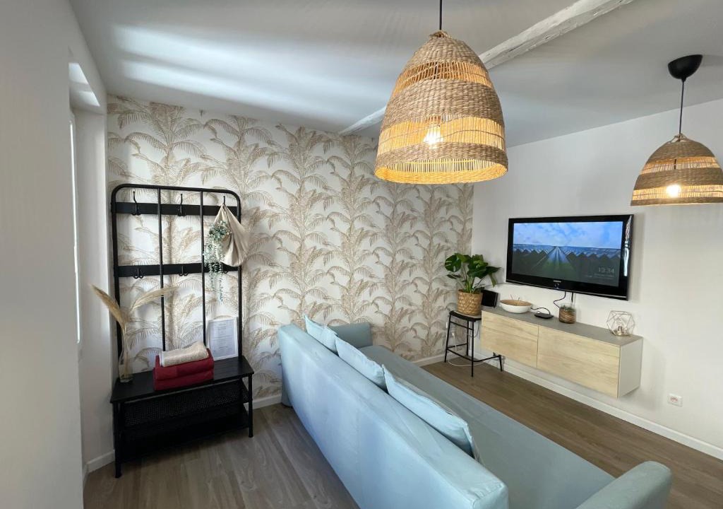 Old Town Apartment | Appartement LEON, port & halles départ Ferry, proche plages