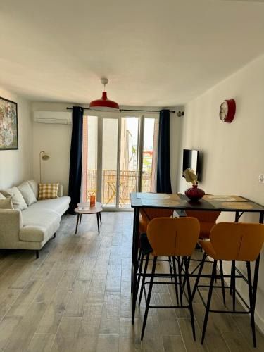 La Villette Apartment | Appartement T3 Traversant 53m2 Marseille vue mer