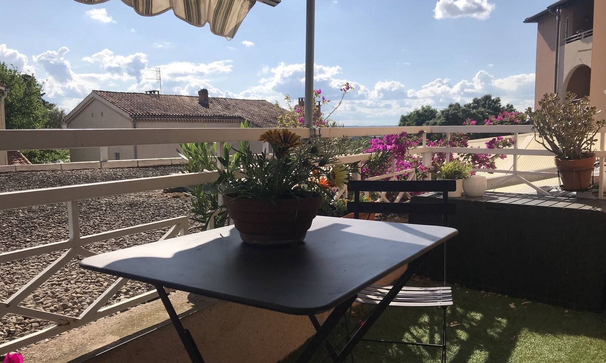 Les Angles Apartment | Appartement Terrasse au Calme à 10 mn du Centre D'avignon, Avec Piscine Commune