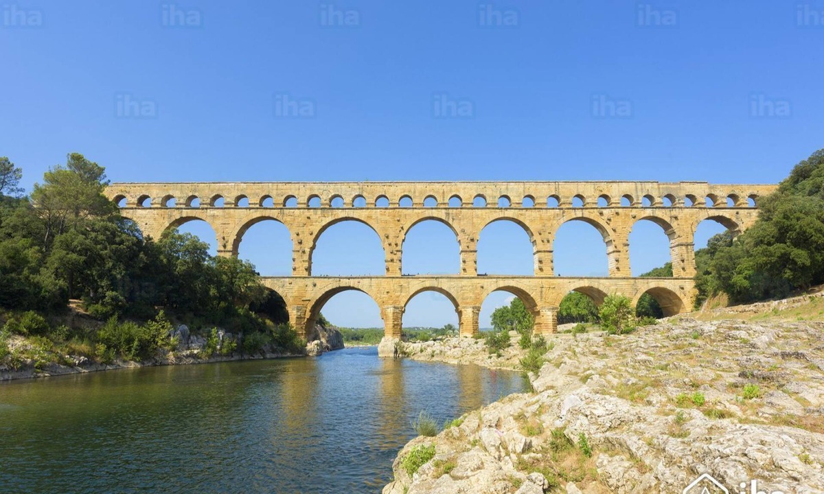 Aramon Apartment | Aramon in village house, large atypical T1 of 43m2, very quiet.