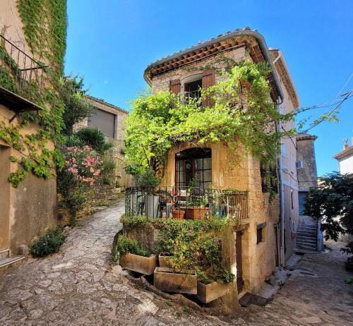 Simiane-la-Rotonde House | Artists House In The Heart Of Simiane-La-Rotonde