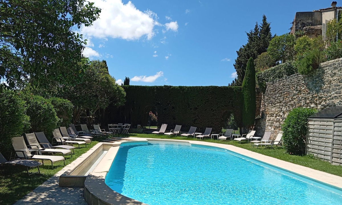Chateauneuf-de-Gadagne Other | Atypical house with character: panoramic Alpilles, Luberon, and Ventoux views