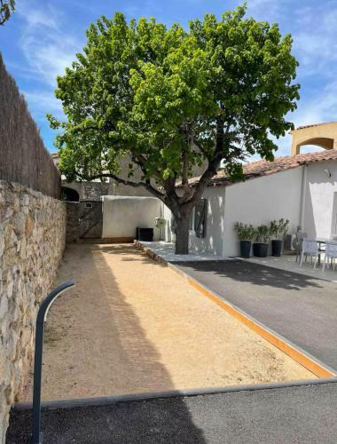 Saint-Mitre-les-Remparts Villa | Au cœur du village