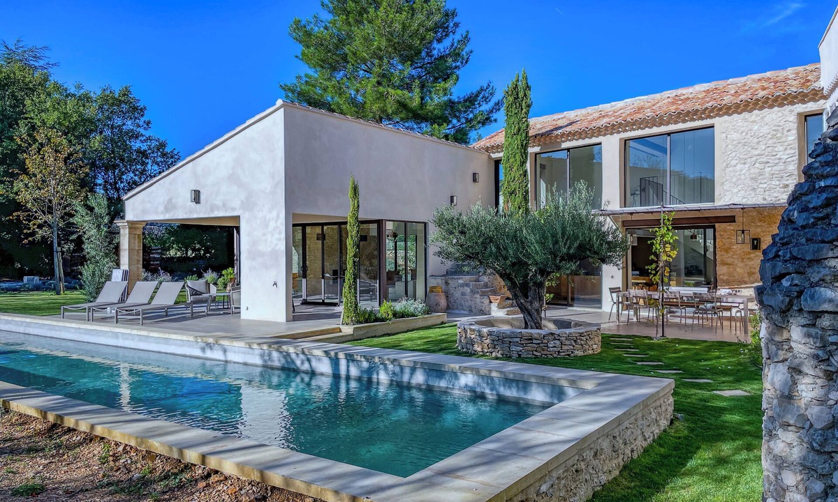 Saint-Saturnin-les-Apt Villa | Authentic 1818 Provençal Bastide in the Heart of Provence – La Magnanerie 1818