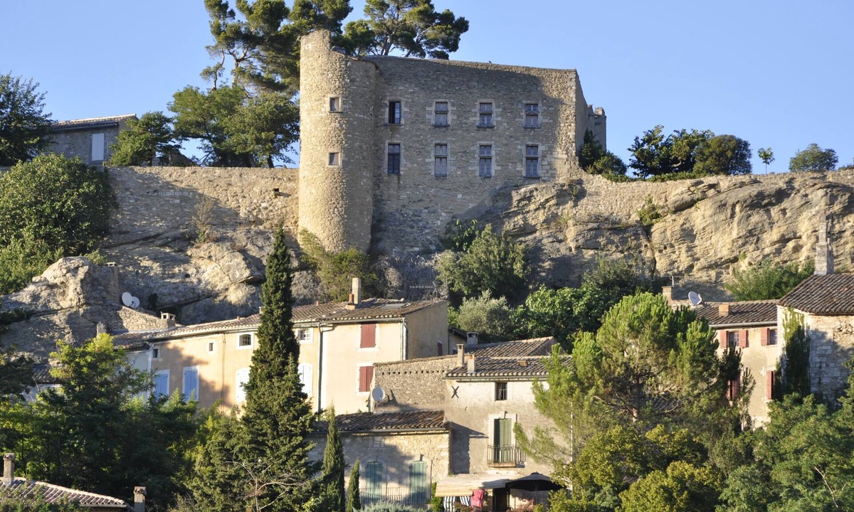 Menerbes House | Authentic Menerbes Village House, beautiful view of Luberon, garden and pool