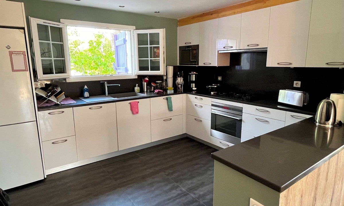 Ollioules Apartment | Bas de villa, 2 chambres, piscine, clim, wifi