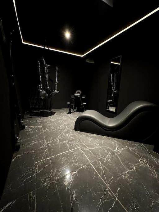 Miramas Apartment | BDSM TanTra Love Room & SPA
