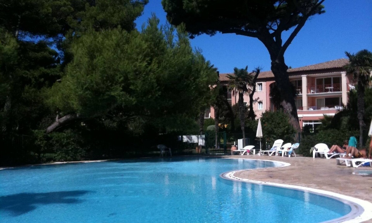 Giens Apartment | BEAUTIFUL APARTMENT FOR 6 PEOPLE ON THE WATER