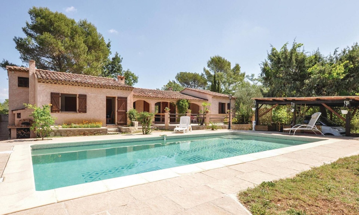 Saint-Paul-en-Foret House | Beautiful home in St. Paul en Foret